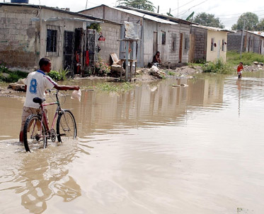 Imagen de un sector popular de Guayaquil afectado por las lluvias. Fuente: Diario Hoy.